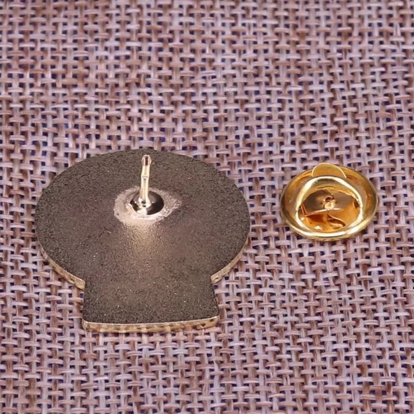 Disney Princess Castle Snow Globe Gold Enamel Pin - Picture 2 of 2